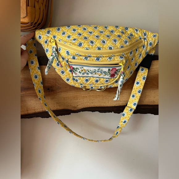 Vera Bradley Handbags - RARE Vintage Vera Bradley Elizabeth Yellow Floral Fanny Shoulder Pack Bag Purse